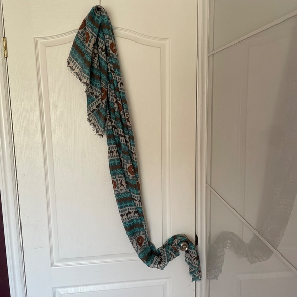 Scarf - Picture 3 of 4